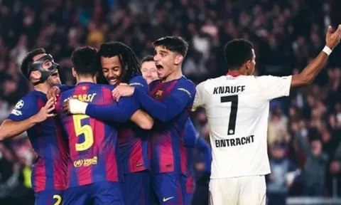 Hậu vệ Jules Kounde tỏa sáng giúp Barcelona ngược dòng ở Champions League