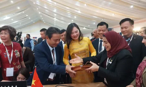 Nghề làm tranh dân gian Đông Hồ trở thành di sản thứ 17 của Việt Nam được UNESCO ghi danh