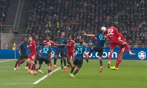 Liverpool thắng tranh cãi trước Inter Milan ở Champions League