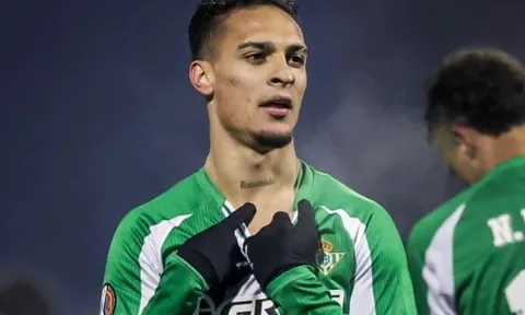 Antony thăng hoa đưa Betis vượt qua vòng bảng Europa League