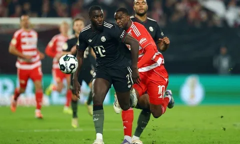 Trung vệ Dayot Upamecano gây áp lực với Bayern Munich
