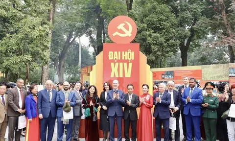 Khu Di tích Chủ tịch Hồ Chí Minh tại Phủ Chủ tịch tổ chức chuỗi hoạt động chào mừng Đại hội XIV của Đảng và kỷ niệm 76 năm quan hệ Việt Nam - Liên bang Nga