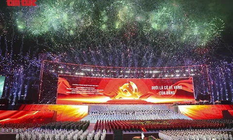 Hà Nội: Tổng duyệt Chương trình nghệ thuật đặc biệt "Dưới lá cờ vẻ vang của Đảng"