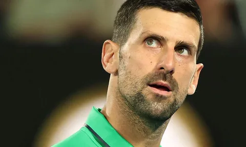 Djokovic áp đảo Tsitsipas, Tien bị loại ở Wimbledon