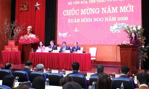 Thủ tướng Chính phủ Phạm Minh Chính thăm, chúc Tết và làm việc với Bộ Văn hóa, Thể thao và Du lịch