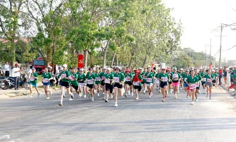 Sôi nổi giải chạy vượt rừng, chinh phục đỉnh núi Tà Cú