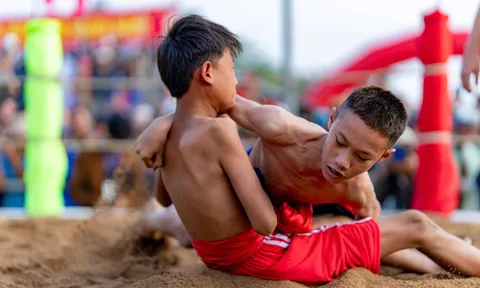 Hội Vật làng Sình