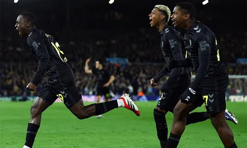 "Mèo đen" Sunderland gặp vận đỏ