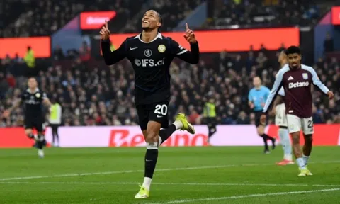 Chelsea phả hơi nóng vào gáy Man United sau trận thắng đậm Aston Villa