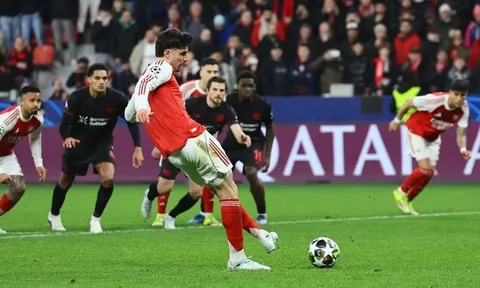 Arsenal "hút chết" tại Đức, Chelsea "gục ngã" trước PSG trên đất Pháp