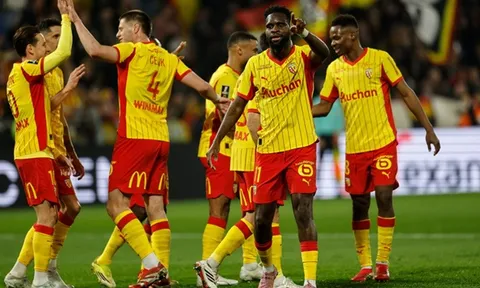 Thắng hủy diệt, Lens chiếm vị trí số 1 từ tay PSG