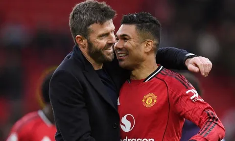 Man United "nhận quà" từ Chelsea và Liverpool