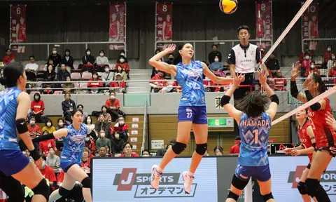 Phụ công Nguyễn Thị Bích Thủy nhận danh hiệu Cầu thủ xuất sắc nhất tại Giải Bóng chuyền vô địch Nhật Bản