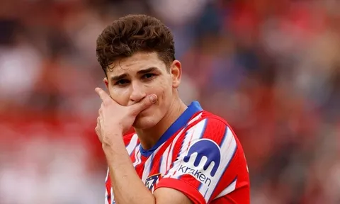 Barcelona ra giá hỏi mua Alvarez, Real Madrid bị Schlotterbeck từ chối