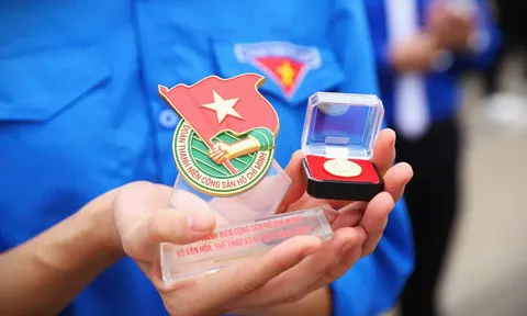 Vinh danh, trao huy hiệu Bác Hồ cho 150 đoàn viên, thanh niên tiêu biểu