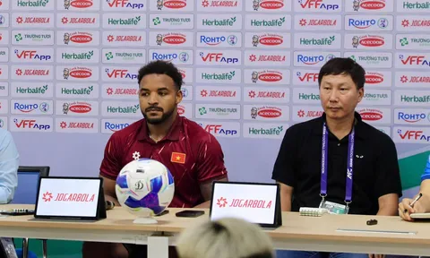 Huấn luyện viên Kim Sang-sik ca ngợi bộ đôi Xuân Son - Hoàng Hên