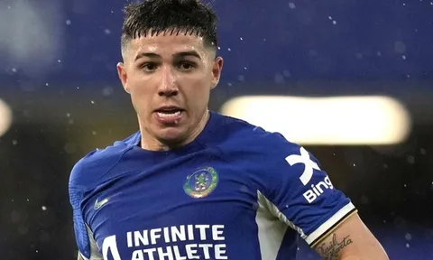 Chelsea lỗ nặng, Enzo Fernandez gây thêm tranh cãi