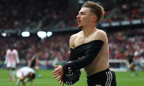 Bayern Munich ngược dòng kịch tính, Dortmund giành trọn 3 điểm