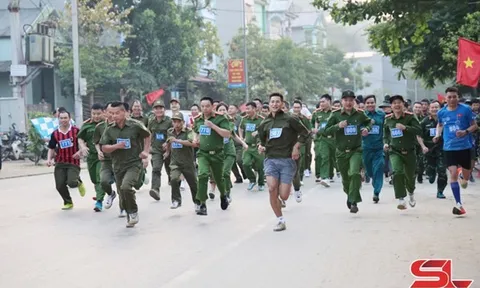Công an xã Thuận Châu đẩy mạnh phong trào luyện tập thể dục, thể thao
