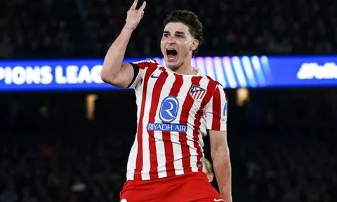 Julian Alvarez đi vào lịch sử, Rashford gây tranh cãi