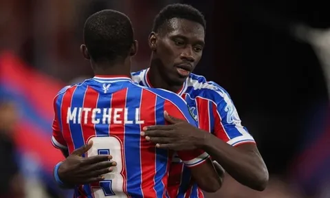 Crystal Palace đặt một chân vào bán kết Conference League
