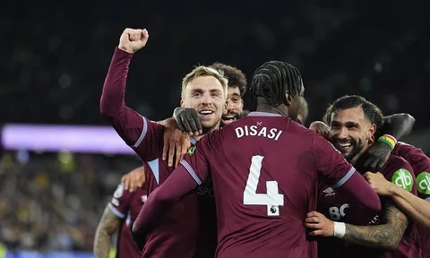West Ham đẩy Tottenham xuống nhóm "cầm đèn đỏ" Premier League