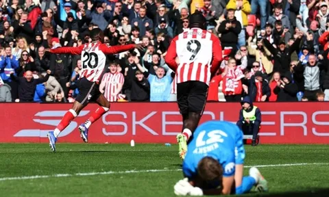 Tottenham chìm sâu ở nhóm xuống hạng