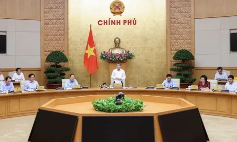 Đẩy mạnh sắp xếp, tinh gọn đầu mối tổ chức bên trong của các bộ, ngành