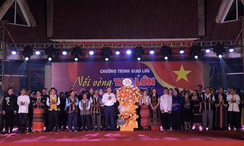 “Nối vòng tay lớn” - Bản hòa ca của tinh thần đoàn kết và sắc màu văn hóa dân tộc