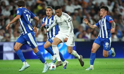 Mbappe, Vinicius giúp Real Madrid rút ngắn khoảng cách với Barcelona