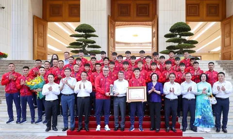 Thủ tướng Lê Minh Hưng gặp mặt, chúc mừng đội tuyển bóng đá nam U17 Việt Nam