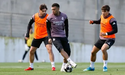 Kylian Mbappe xúc phạm huấn luyện viên, Real Madrid khủng hoảng nội bộ