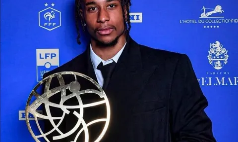 Bị Michael Olise vượt mặt, Kylian Mbappe chịu áp lực lớn từ cổ động viên Real Madrid
