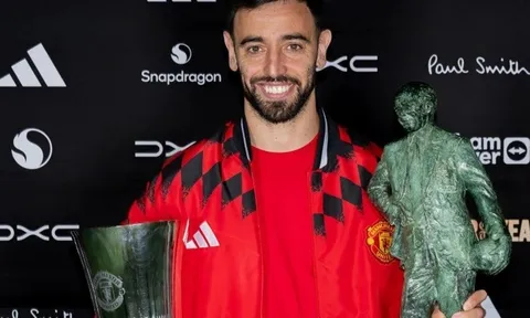 Bruno Fernandes đi vào lịch sử Man United, Mainoo phá vỡ im lặng