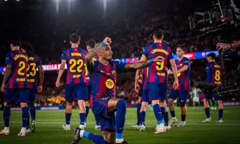 Barcelona tái lập kỳ tích toàn thắng trên sân nhà, Sevilla trụ hạng tại La Liga