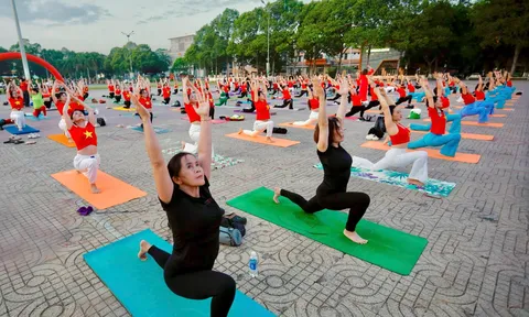 Đắk Lắk tổ chức Ngày Quốc tế Yoga tại Quảng trường Nghinh Phong