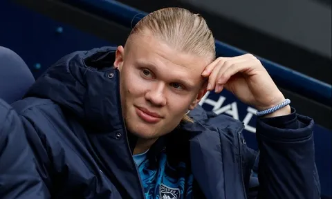 Erling Haaland và Bruno Fernandes cùng được vinh danh
