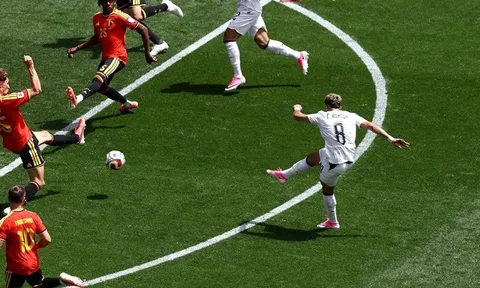 Ai Cập quả cảm cầm hòa Bỉ, giành điểm World Cup đầu tiên sau 36 năm