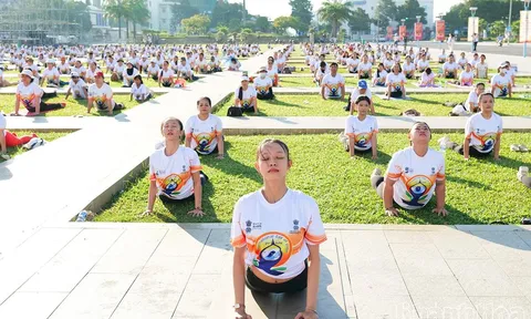 Khánh Hòa gần 1.100 người tham gia Ngày Quốc tế Yoga lần thứ 12 