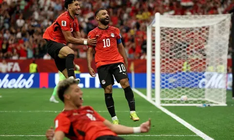 Mohamed Salah tỏa sáng giúp Ai Cập giành chiến thắng đầu tiên trong lịch sử tham dự World Cup