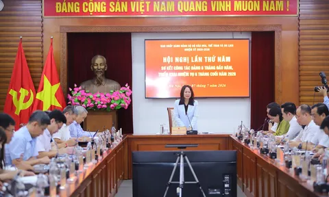 Tiếp tục đổi mới tư duy quản lý theo hướng kiến tạo phát triển, lấy hoàn thiện thể chế làm khâu đột phá, lấy khoa học công nghệ, đổi mới sáng tạo và chuyển đổi số làm động lực