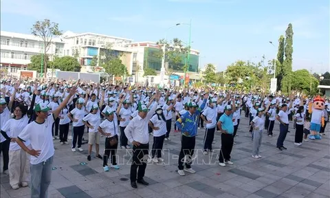 Trên 1.000 người tham gia Chương trình Toàn dân tập luyện thể dục thể thao