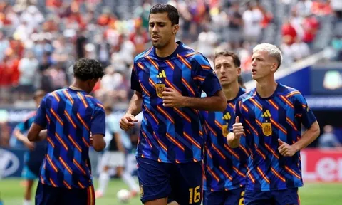 Man City vắng Rodri, Man United đón tin vui từ Mainoo