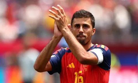 Man United mắc kẹt với dàn sao 66 triệu bảng, Man City nhận tín hiệu tích cực từ Rodri