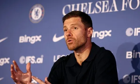 Chelsea đau đầu vì đội hình quá đông, Southampton chìm trong khủng hoảng "Spygate"