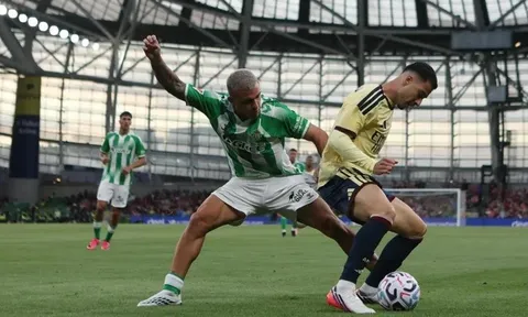 Arsenal và PSG cùng nhận cú sốc trước thềm mùa giải mới