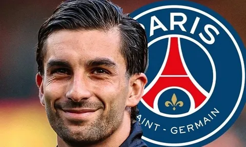 PSG tiến gần Ferran Torres, Barcelona mắc kẹt với thương vụ Julian Alvarez