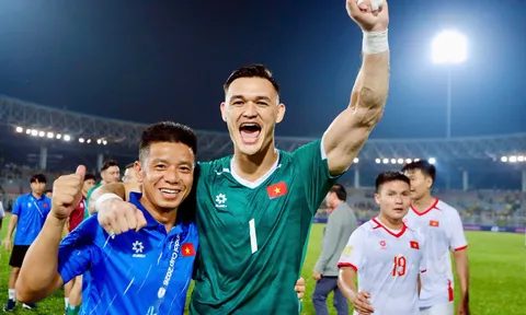 Thủ môn Patrik Lê Giang thoát thẻ đỏ nhờ VAR