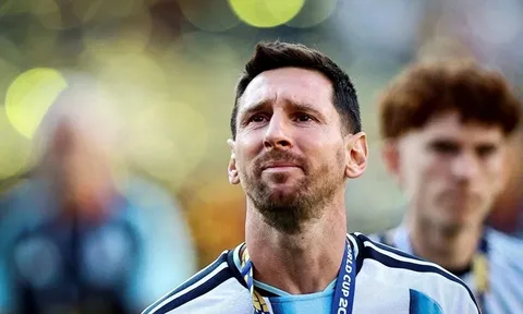 Chủ tịch Liên đoàn Bóng đá Argentina đáp trả những chỉ trích