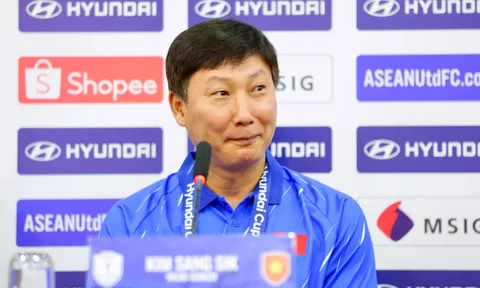 Huấn luyện viên Kim Sang-sik: “Nếu vô địch, tôi sẽ nhảy ăn mừng cùng Đình Bắc”